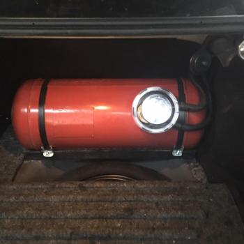 Цилиндрический баллон объемом 50 литров и заправочное устройсво