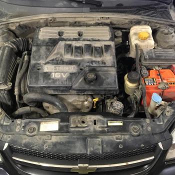 Двигатель с декоративной крышкой