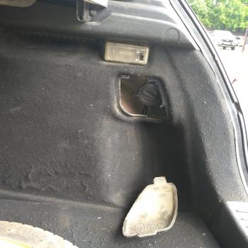 Заправочное устройство установлено в багажник