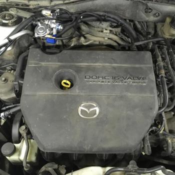 Двигатель с декоративной крышкой